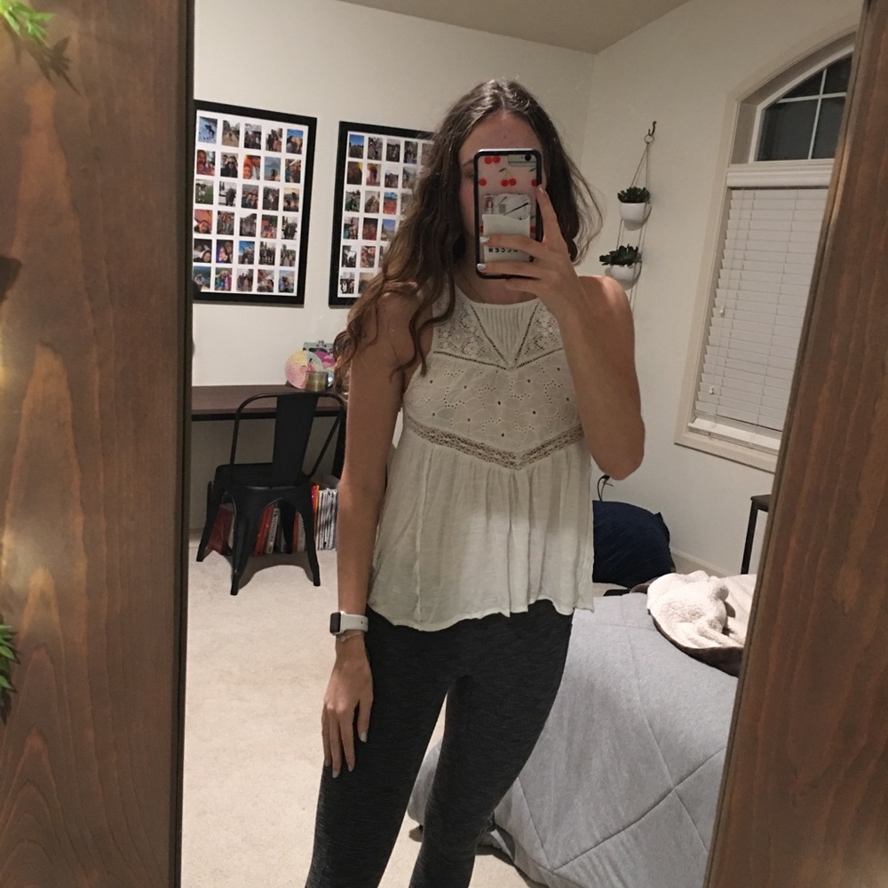 American Eagle white flowy tank top